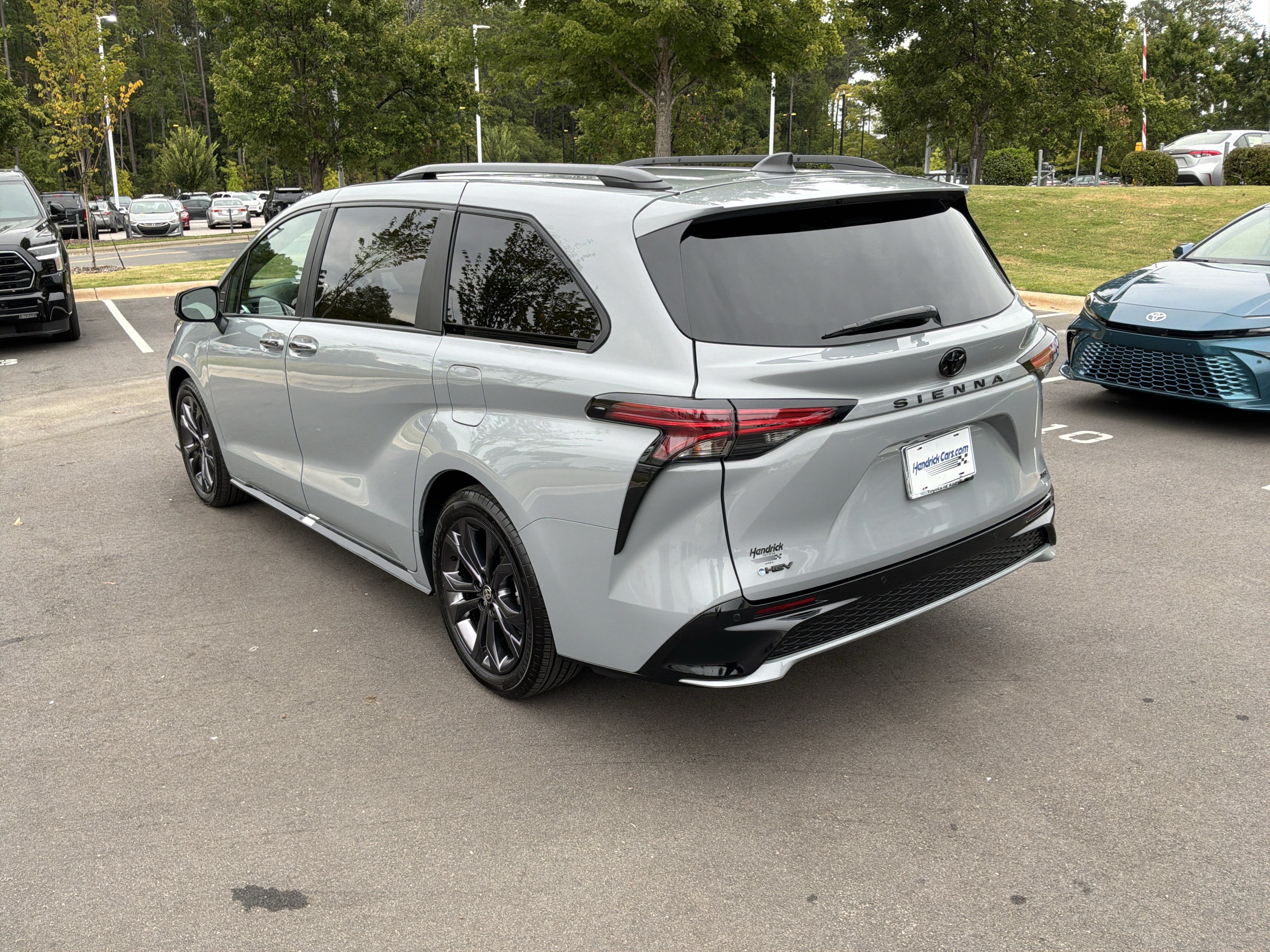 Used 2026 Toyota Sienna XSE FWD image 8