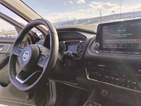 Used 2021 Nissan Rogue SL image 16