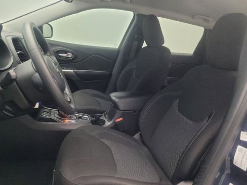Used 2021 Jeep Cherokee Latitude FWD image 17