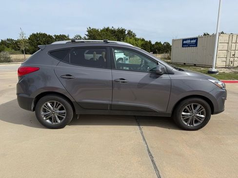 Used 2014 Hyundai Tucson SE image 4