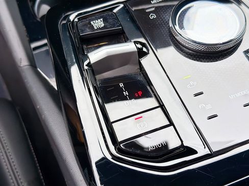 Certified 2025 BMW 530i image 30