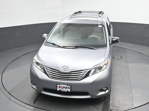 Used 2014 Toyota Sienna XLE FWD image 27
