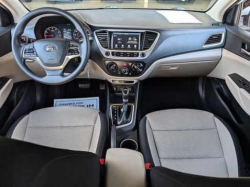 Used 2022 Hyundai Accent SEL FWD image 3