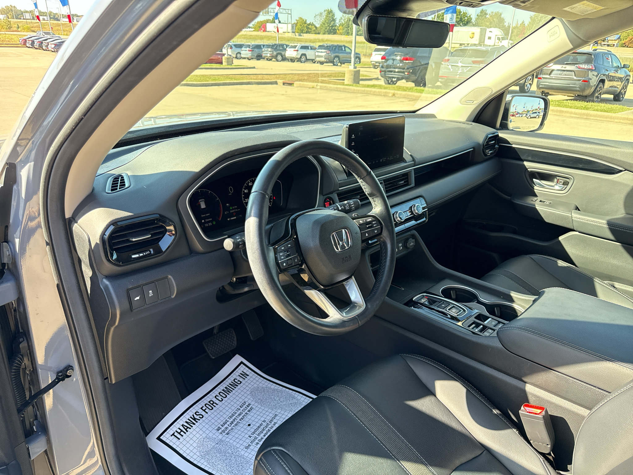 Used 2025 Honda Pilot Touring image 10