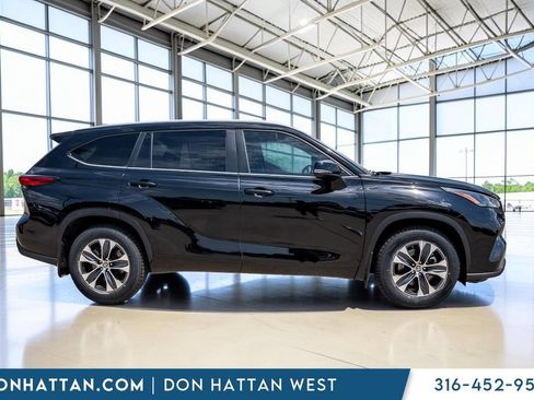 Used 2023 Toyota Highlander XLE FWD image 39