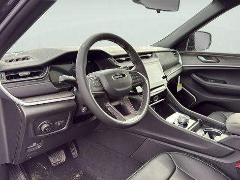 New 2026 Jeep Grand Cherokee L Limited w/ Luxury Tech Group II AWD/4WD image 25