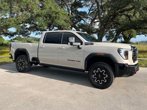 Used 2026 GMC Sierra 2500 AT4X w/ LPO, Black Badging Package AWD/4WD image 3