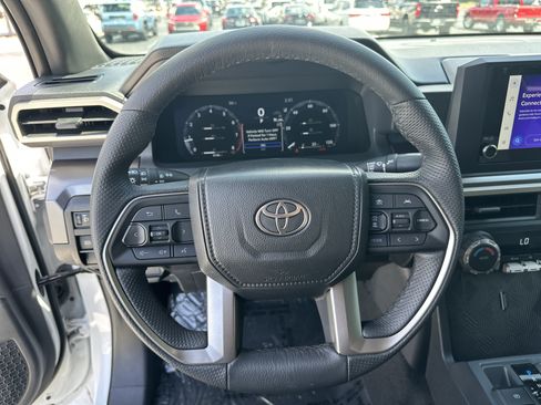 Certified 2025 Toyota Tacoma TRD Off-Road AWD/4WD image 18
