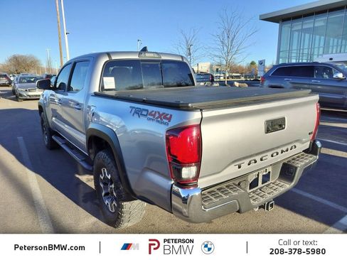 Used 2018 Toyota Tacoma TRD Off-Road image 2