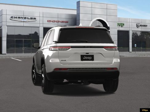 New 2025 Jeep Grand Cherokee Altitude image 13