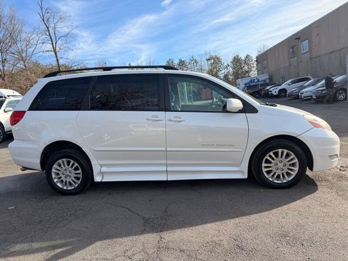 Used 2009 Toyota Sienna XLE image 7