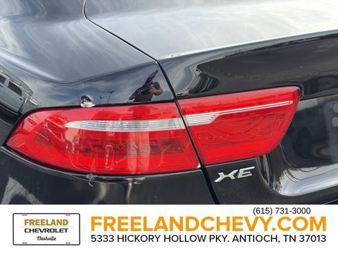 Used 2017 Jaguar XE image 12