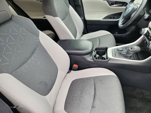 Used 2021 Toyota RAV4 XLE w/ Convenience Package image 23