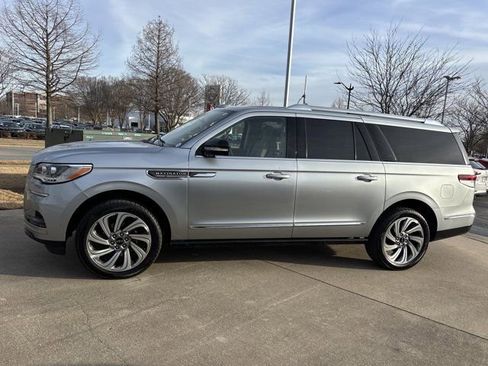 Used 2023 Lincoln Navigator L Reserve image 11