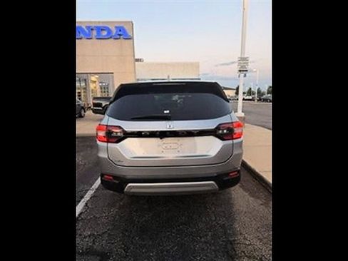 Used 2025 Honda Pilot EX-L image 5