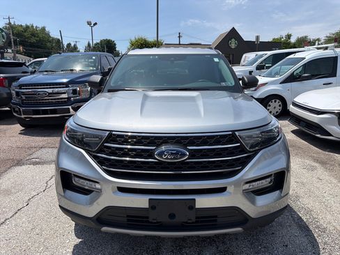 Used 2023 Ford Explorer XLT w/ Equipment Group 202A AWD/4WD image 2