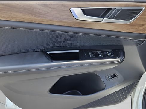 Certified 2024 Volkswagen Atlas SE FWD image 12