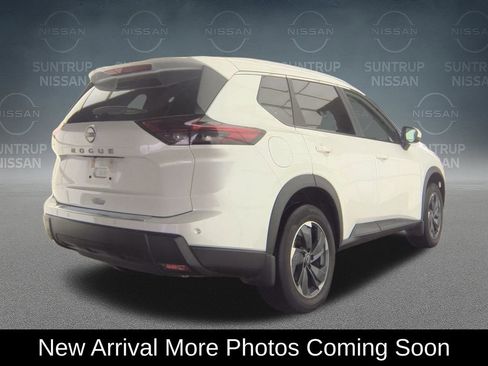 Used 2025 Nissan Rogue SV w/ SV Premium Package FWD image 3