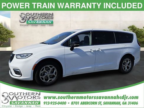 Used 2024 Chrysler Pacifica Limited FWD image 1