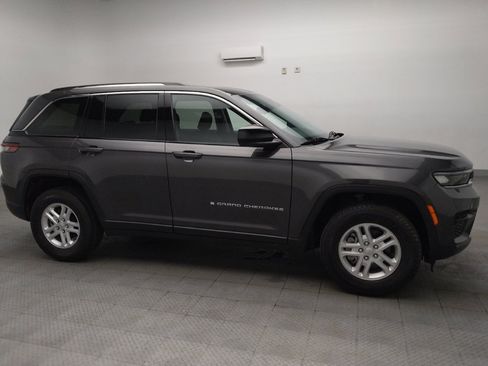 Used 2023 Jeep Grand Cherokee Laredo RWD image 11