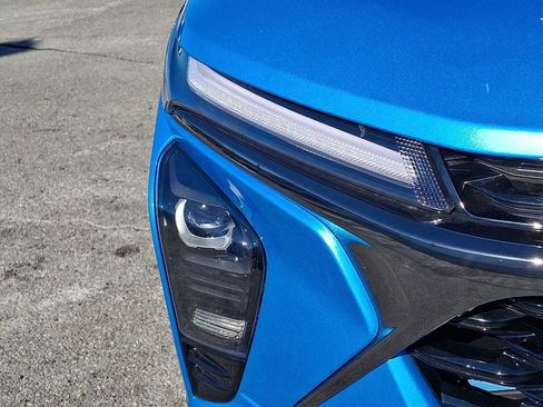 Used 2025 Chevrolet Trax RS w/ Driver Confidence Package image 9