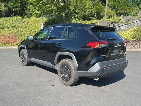 Used 2020 Toyota RAV4 LE AWD/4WD image 5