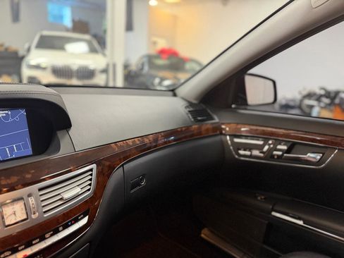 Used 2010 Mercedes-Benz S 550 4MATIC image 25