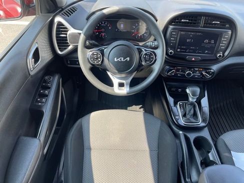 Used 2022 Kia Soul LX image 5