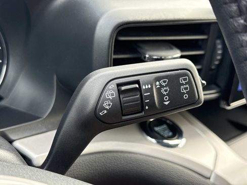 Used 2023 Ford Explorer XLT image 10