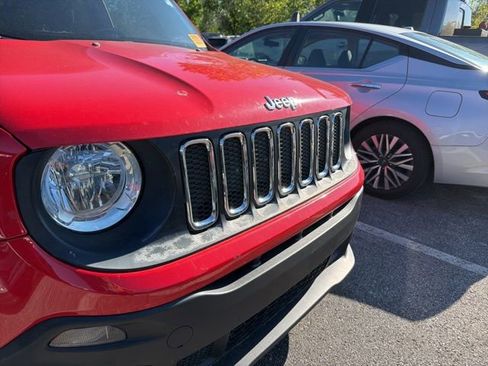 Used 2017 Jeep Renegade Latitude w/ Cold Weather Group image 9