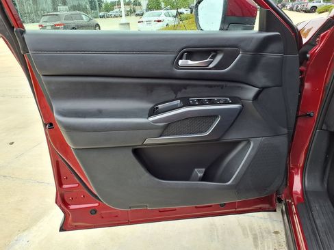 Used 2023 Nissan Pathfinder SL w/ SL Premium Package FWD image 16