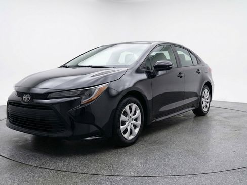 Used 2025 Toyota Corolla LE FWD image 3