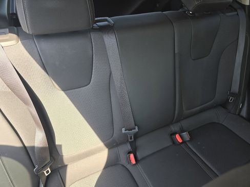 Certified 2025 Buick Encore GX Preferred FWD image 24
