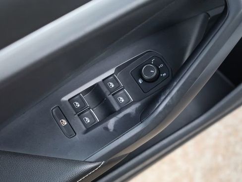 Used 2025 Volkswagen Jetta Sport image 12