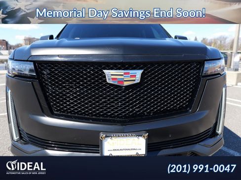 Used 2022 Cadillac Escalade ESV Sport Platinum AWD/4WD image 2