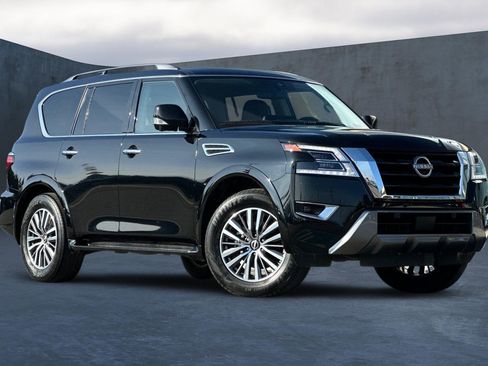 Used 2023 Nissan Armada SL w/ Captain's Chairs Package image 2