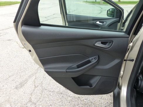 Used 2018 Ford Focus SE FWD image 31