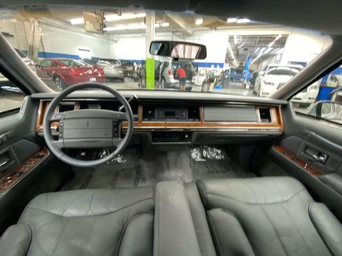 Used 1994 Lincoln Town Car Signature RWD image 26