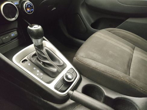 Used 2022 Hyundai Venue SEL w/ Cargo Package image 26