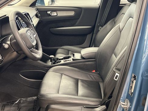 Used 2024 Volvo XC40 B5 Core w/ Climate Package image 12