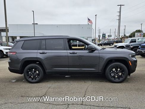 New 2025 Jeep Grand Cherokee L Altitude image 12
