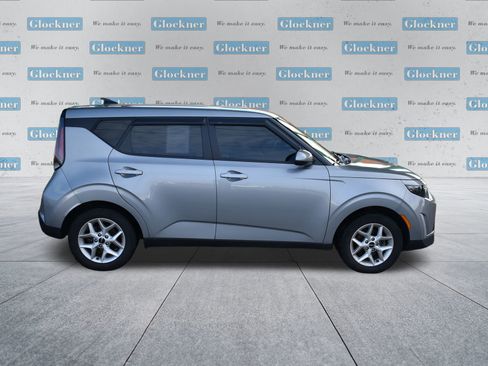 Used 2023 Kia Soul LX w/ LX Technology Package image 4
