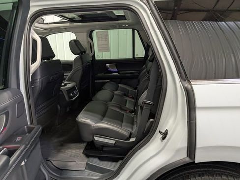 Used 2025 Ford Expedition Platinum w/ Driver's Package AWD/4WD image 10