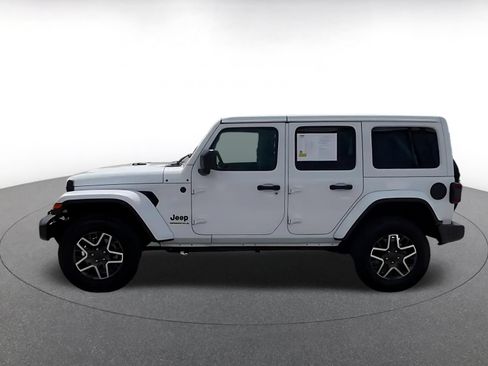 Used 2025 Jeep Wrangler Unlimited Sahara AWD/4WD image 9