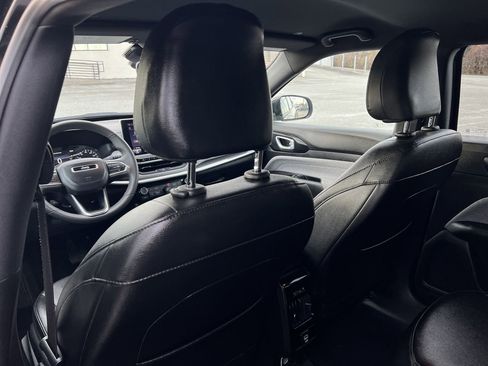 Used 2024 Jeep Compass Latitude image 22