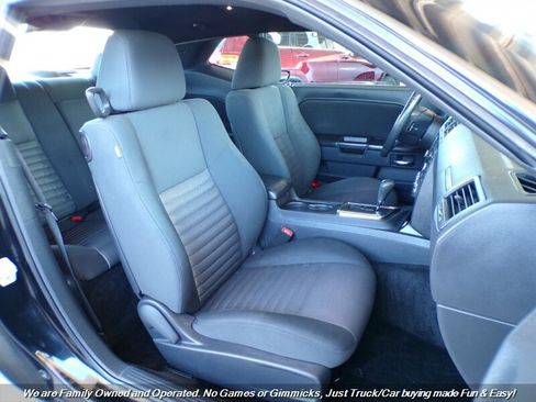 Used 2013 Dodge Challenger SXT RWD image 17