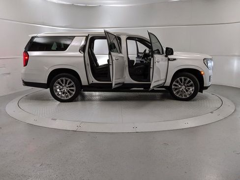 Used 2021 GMC Yukon XL Denali w/ LPO, Illumination Package image 8