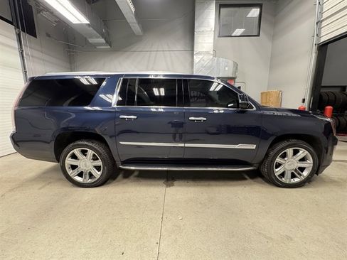 Used 2019 Cadillac Escalade ESV Luxury image 8