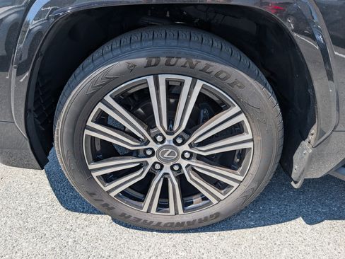 Certified 2025 Lexus LX 600 4WD w/ Appearance Package image 9