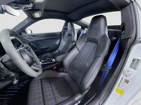 Certified 2025 Porsche 911 Carrera RWD image 4
